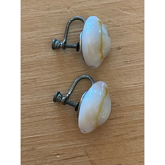 Pair of seashell style clip on earrings. White/brown. Beachy. Nautical. - Picture 4 of 4